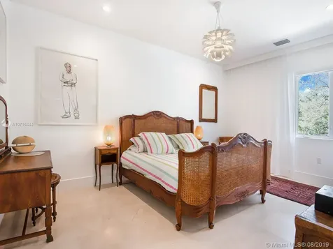 5224 San Ignacio Avenue Miami FL 33146