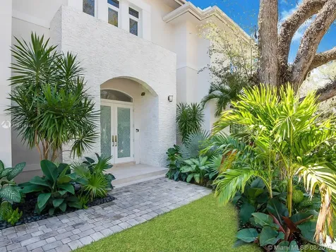 5224 San Ignacio Avenue Miami FL 33146