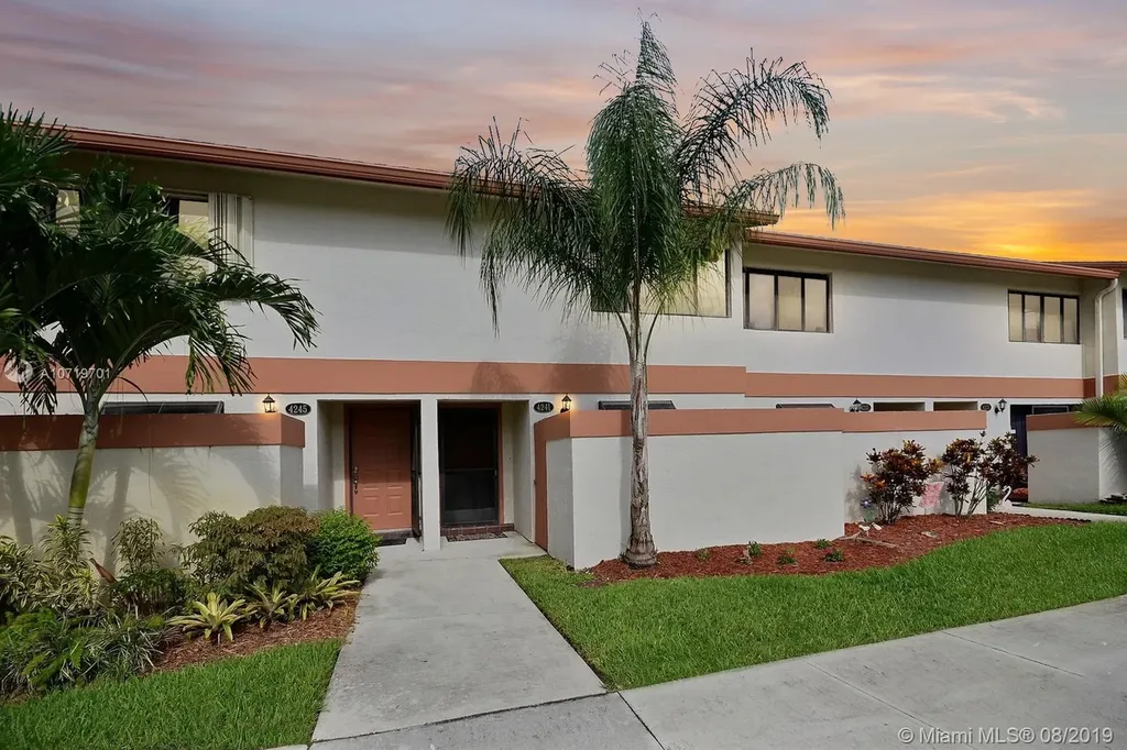 4241 SW 71st Way Davie FL 33314