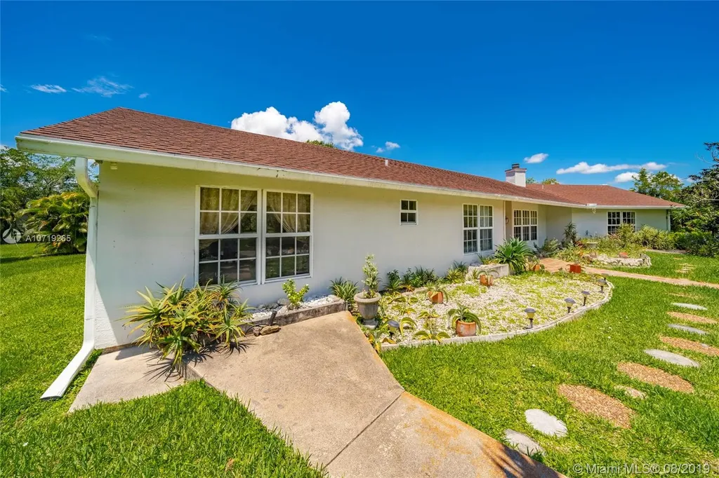 2377 Fawn Drive Loxahatchee FL 33470