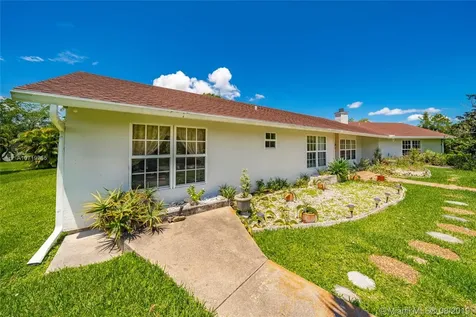2377 Fawn Drive Loxahatchee FL 33470