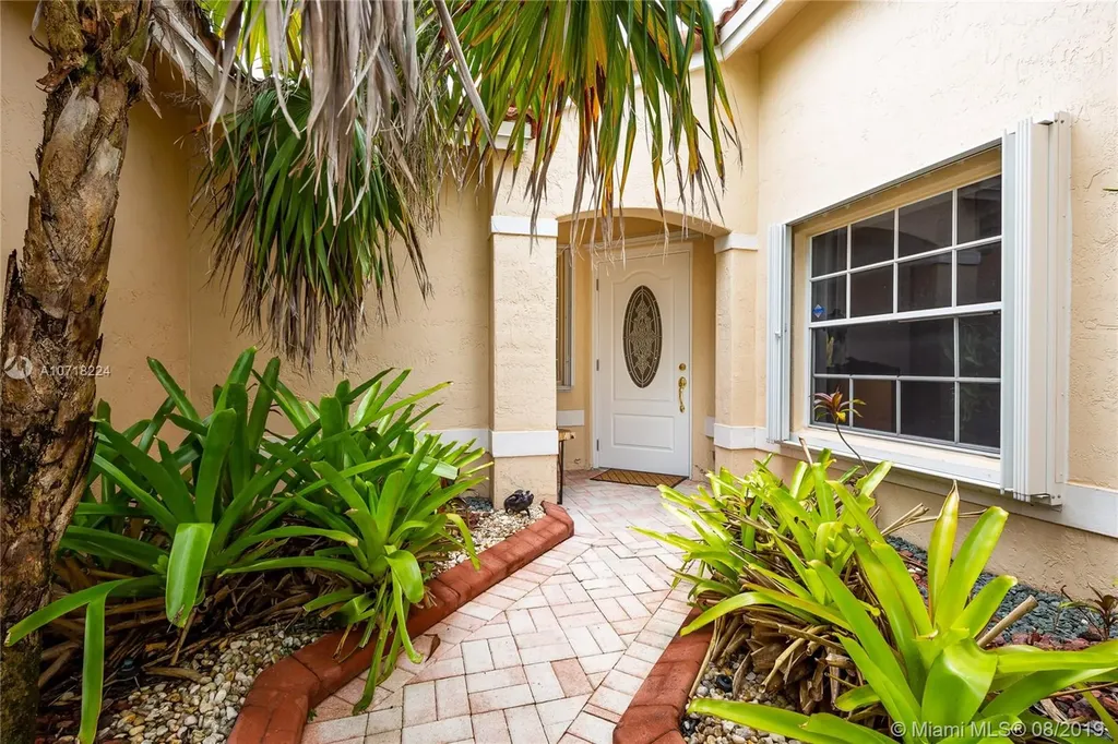925 SW 180th Terrace Pembroke Pines FL 33029