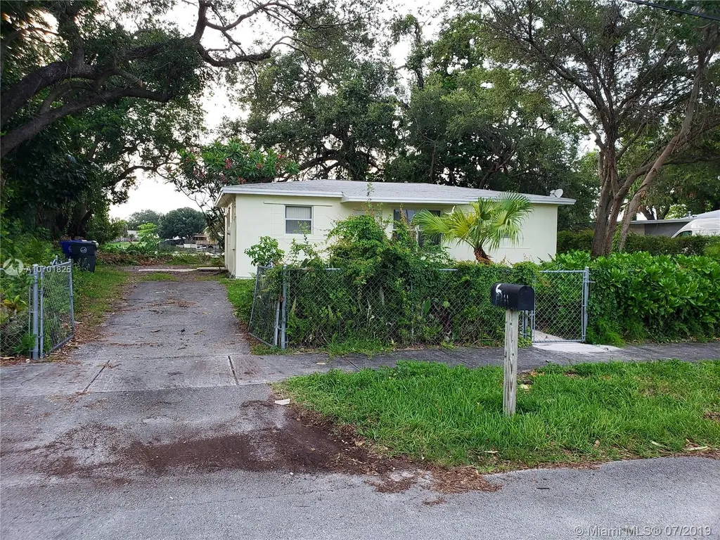 4261 SW 32nd Street West Park FL 33023