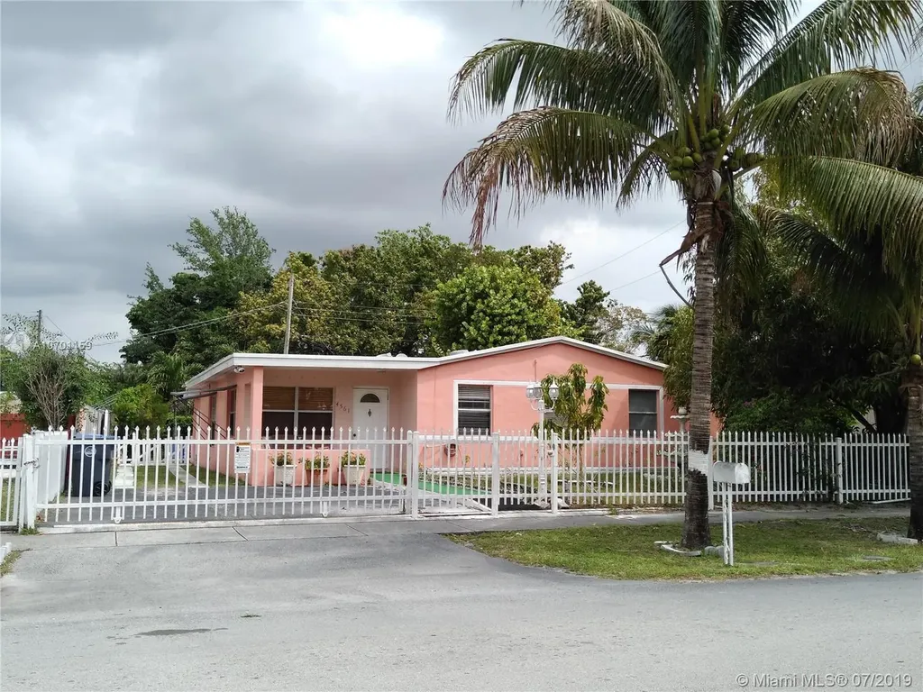 4561 SW 36th Street West Park FL 33023