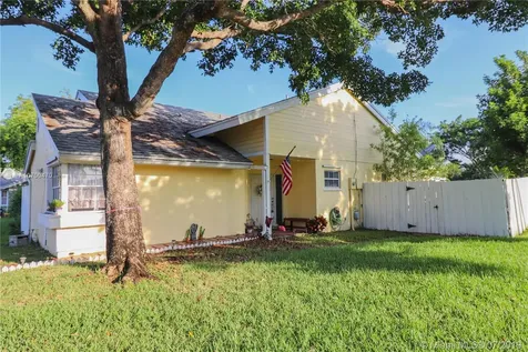 11121 SW 10th Place Davie FL 33324
