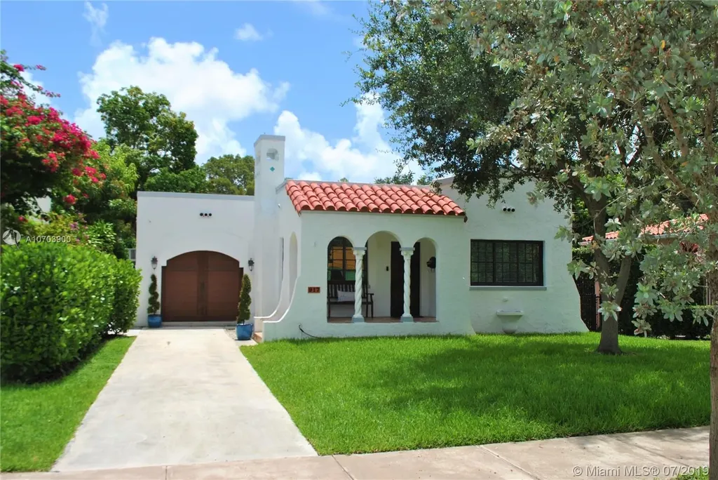 917 Granada Groves Court Coral Gables FL 33134