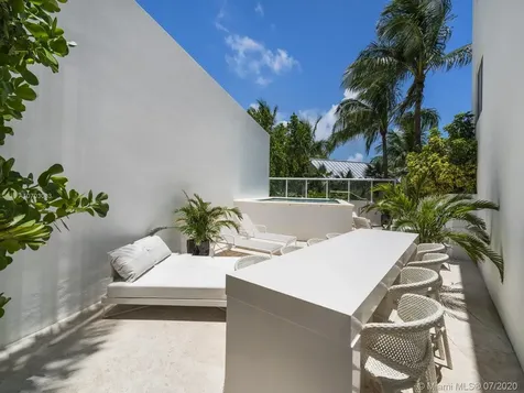 50 S Pointe Drive Miami Beach FL 33139