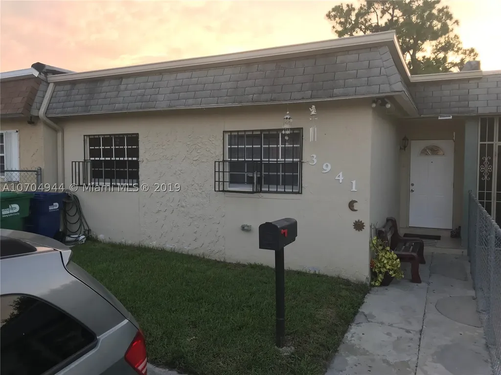 3941 NW 207th St Road Miami Gardens FL 33055