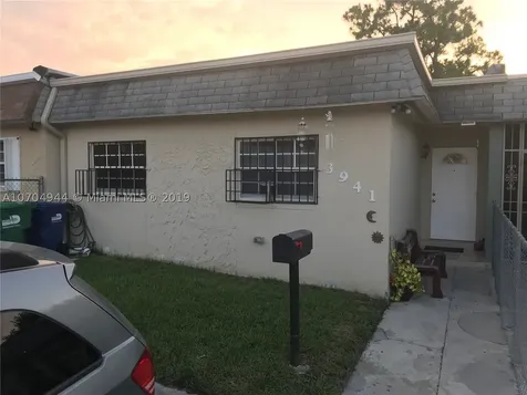 3941 NW 207th St Road Miami Gardens FL 33055