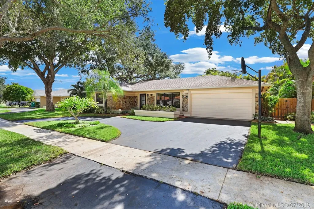 5818 SW 117th Avenue Cooper City FL 33330