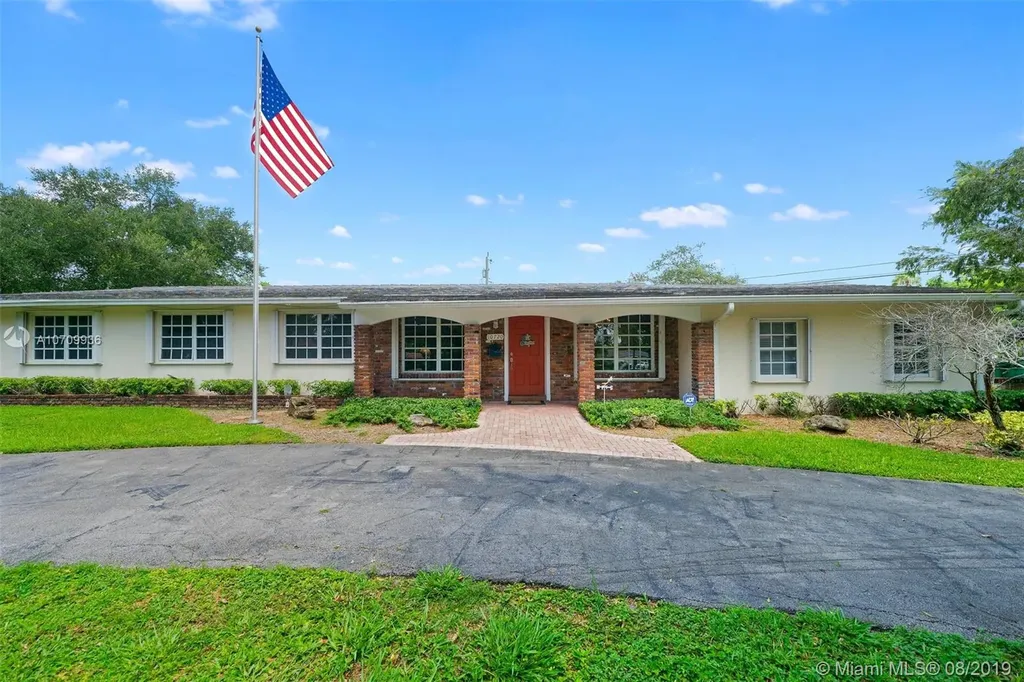 10720 SW 72nd Court Pinecrest FL 33156