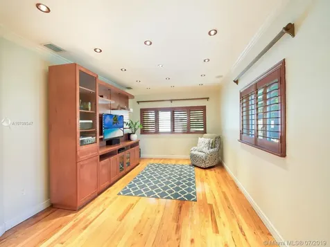 8615 SW 47th Terrace Miami FL 33155