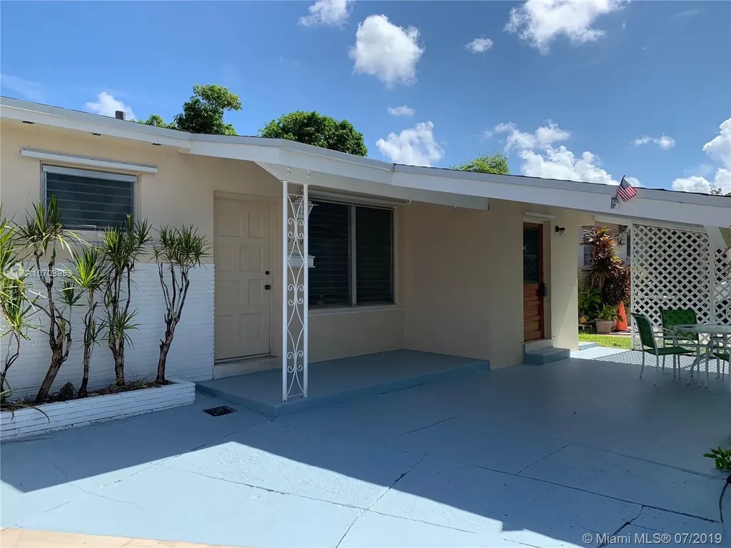 309 SW 7th Court Hallandale Beach FL 33009