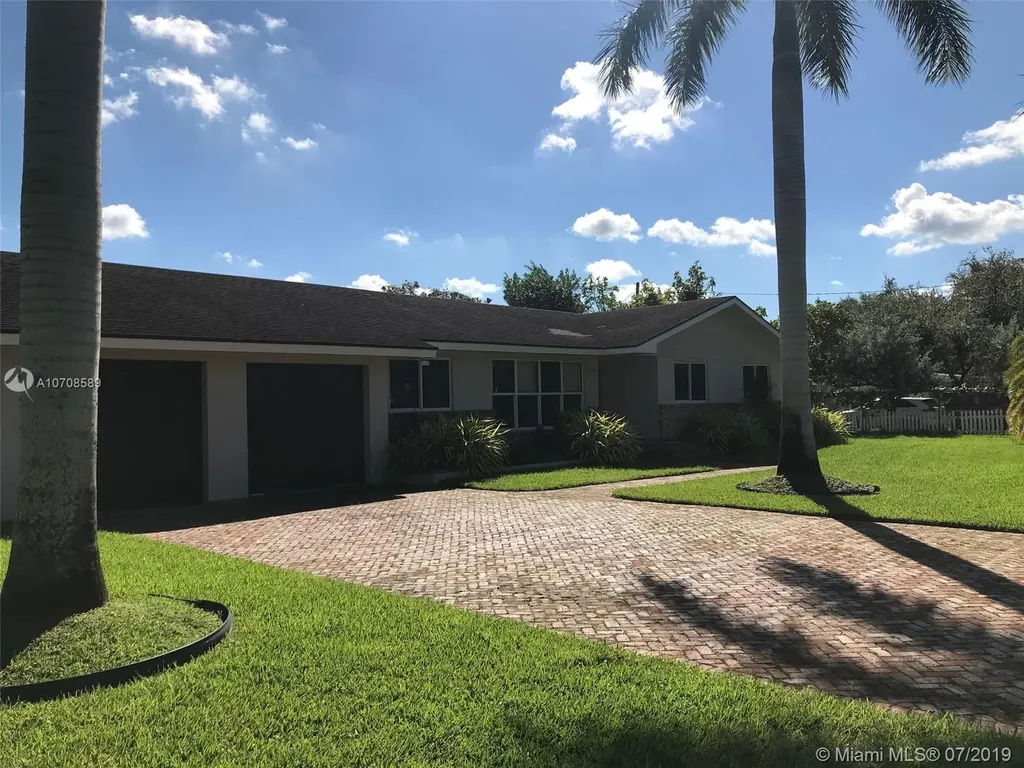 5905 SW 85th Avenue Miami FL 33143