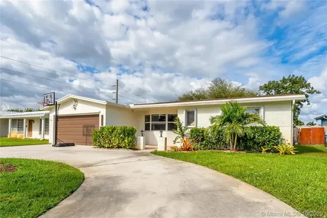 5515 Mckinley Street Hollywood FL 33021