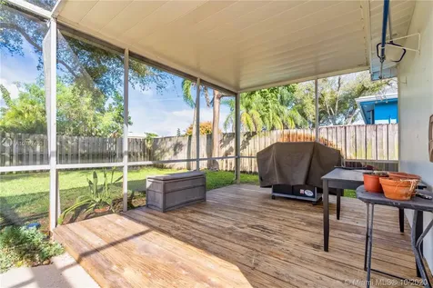 5515 Mckinley Street Hollywood FL 33021