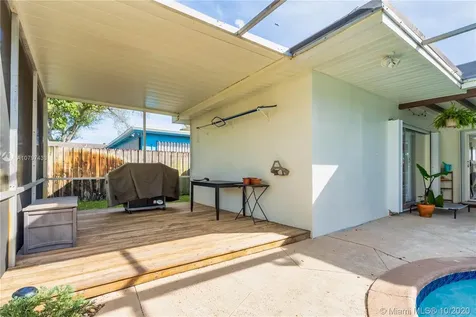 5515 Mckinley Street Hollywood FL 33021