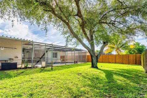 5515 Mckinley Street Hollywood FL 33021