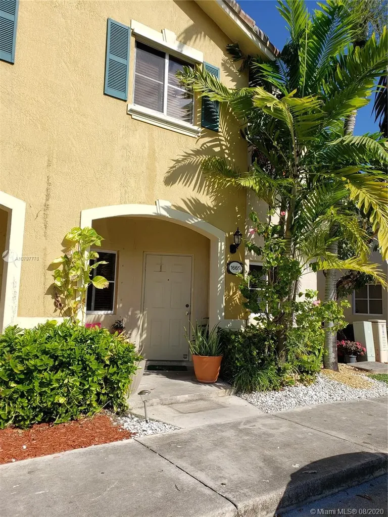1665 SE 30th Street Homestead FL 33035