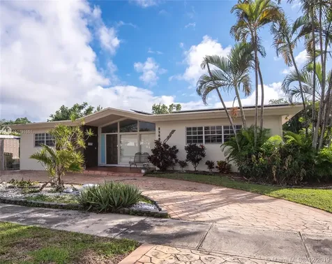 2360 NE 195th Street Miami FL 33180