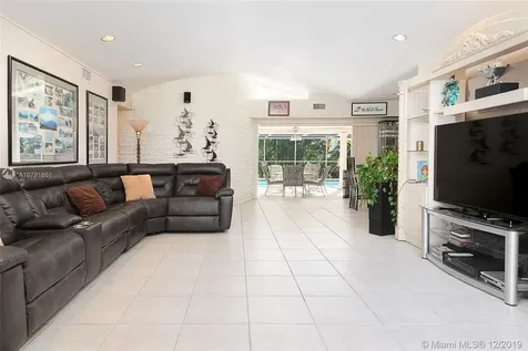 2360 NE 195th Street Miami FL 33180