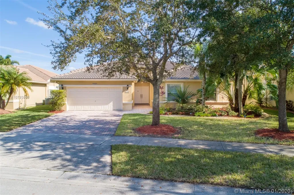 2323 NW 193rd Avenue Pembroke Pines FL 33029