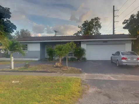 5524 Madison Street Hollywood FL 33021