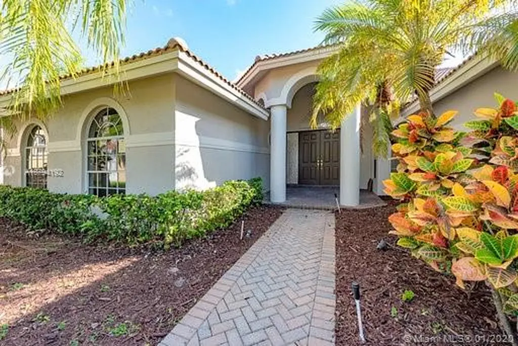 2717 Edgewater Court Weston FL 33332