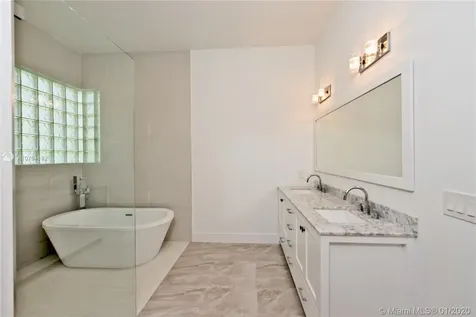 2717 Edgewater Court Weston FL 33332