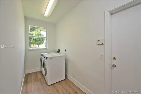 2717 Edgewater Court Weston FL 33332