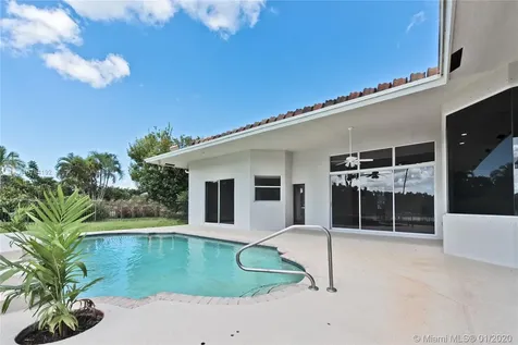 2717 Edgewater Court Weston FL 33332