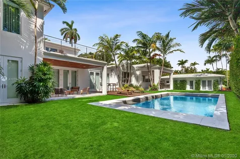 5763 N Bay Road Miami Beach FL 33140