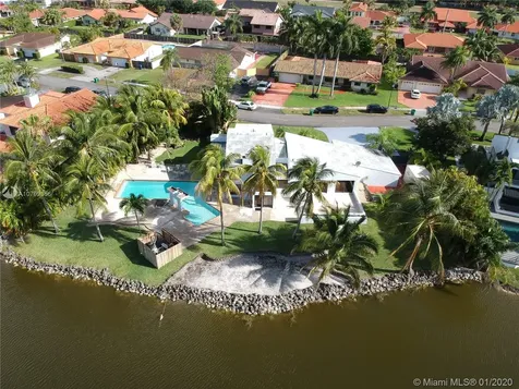 7300 N Oakmont Drive Hialeah FL 33015
