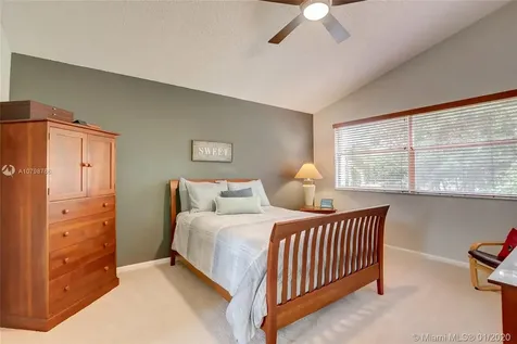 1150 NW 108th Terrace Plantation FL 33322