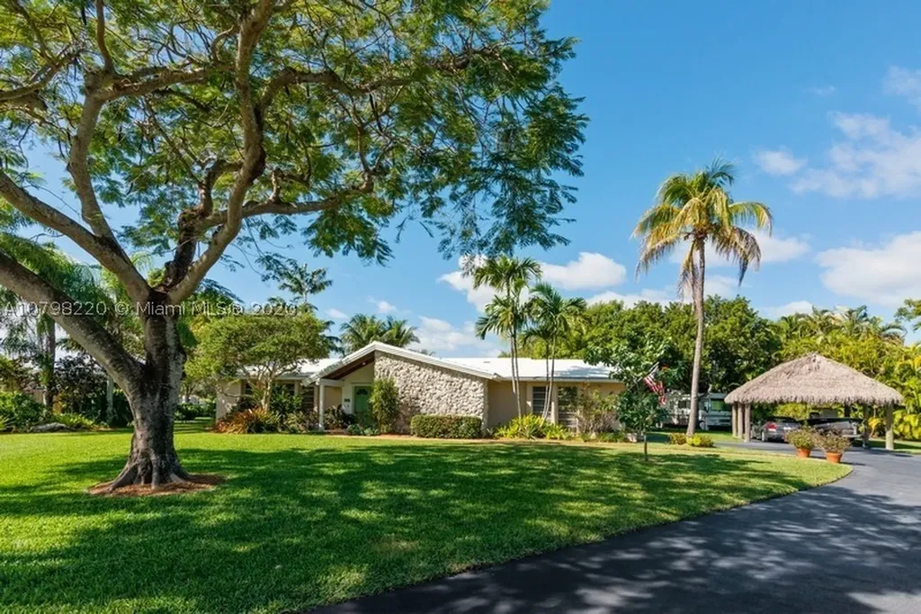 8345 SW 169th Terrace Palmetto Bay FL 33157