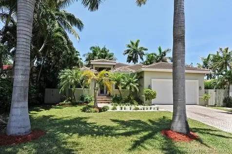 7431 Center Bay Drive North Bay Village FL 33141