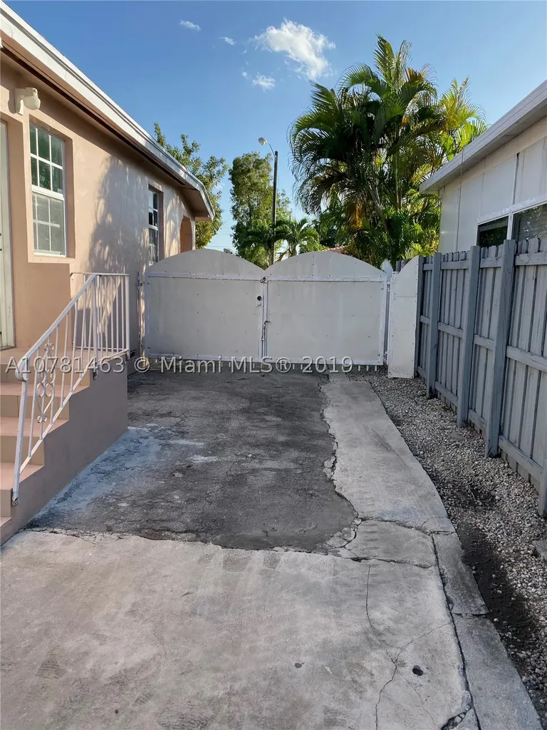 521 E 60th Street Hialeah FL 33013