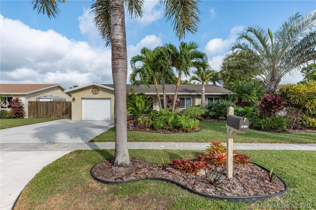 9831 NW 4th Street Pembroke Pines FL 33024