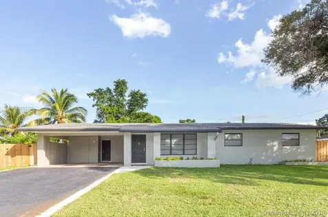 142 SW 52nd Terrace Plantation FL 33317