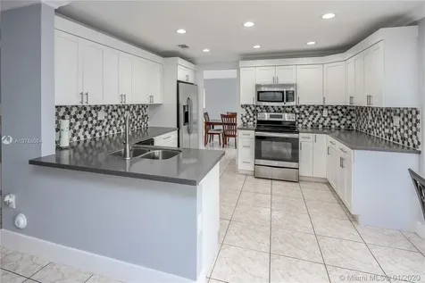 8248 NW 195th Terrace Hialeah FL 33015