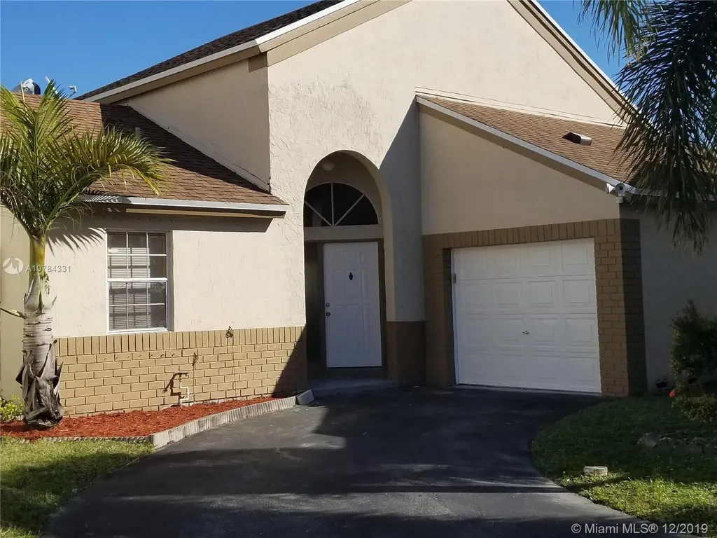 10761 SW 11th Place Davie FL 33324