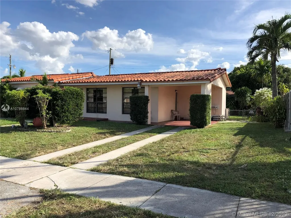 824 W 69th Place Hialeah FL 33014