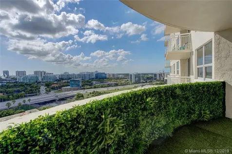 19501 W Country Club Drive Aventura FL 33180