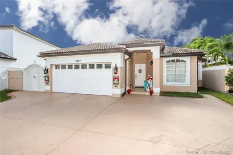 8224 NW 199th Terrace Hialeah FL 33015