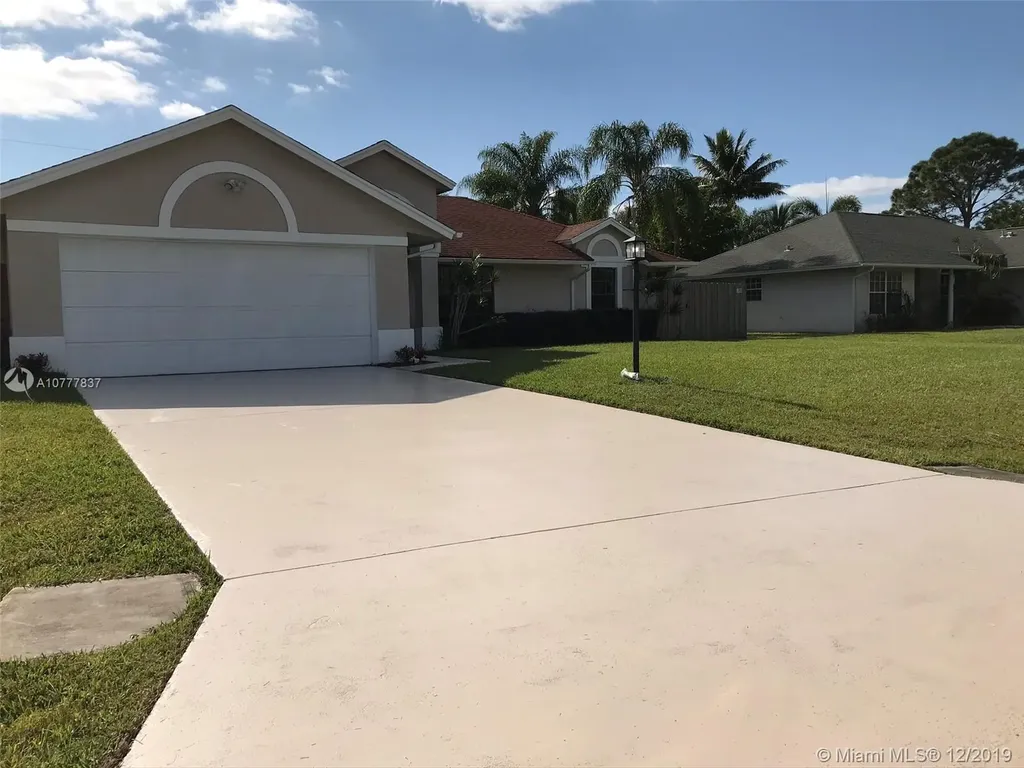 2656 SE Brevard Avenue Port St. Lucie FL 34952