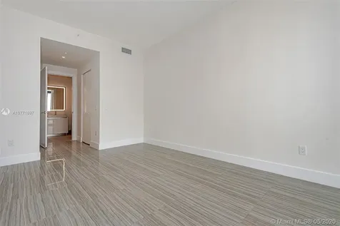 2960 NE 207 Aventura FL 33160