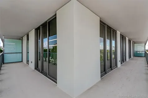 2960 NE 207 Aventura FL 33160