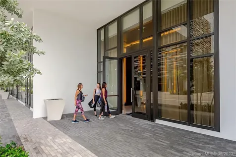 2960 NE 207 Aventura FL 33160