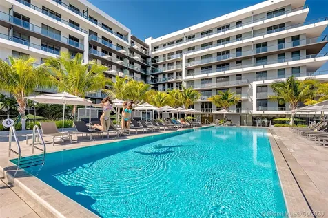 2960 NE 207 Aventura FL 33160
