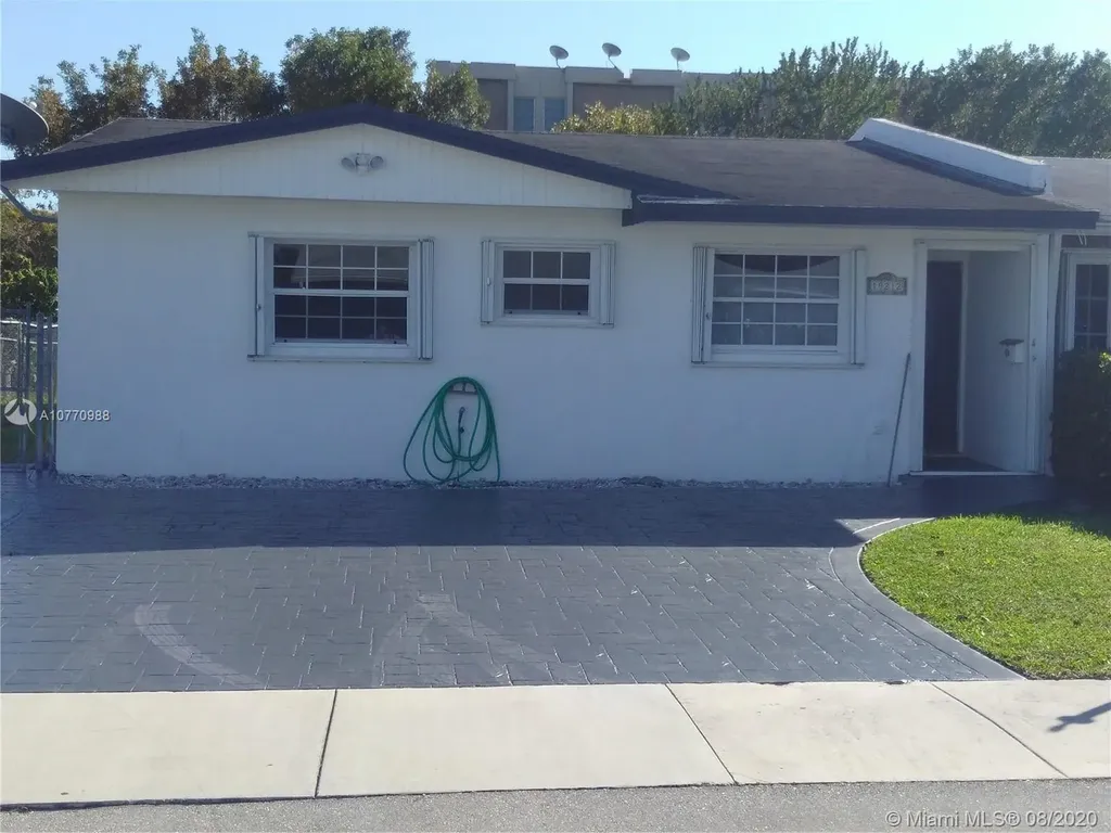 10212 SW 21st Terrace Miami FL 33165